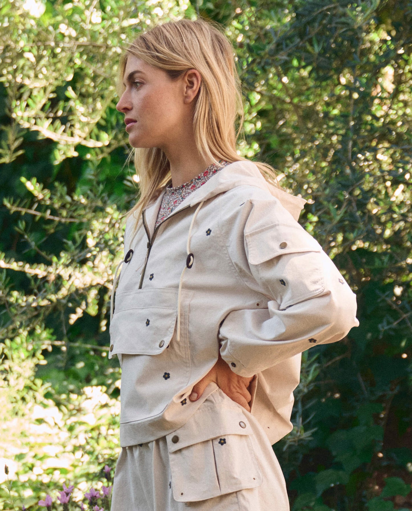 The Embroidered Cropped Trailhead Pullover. -- Cream With Black Daisies