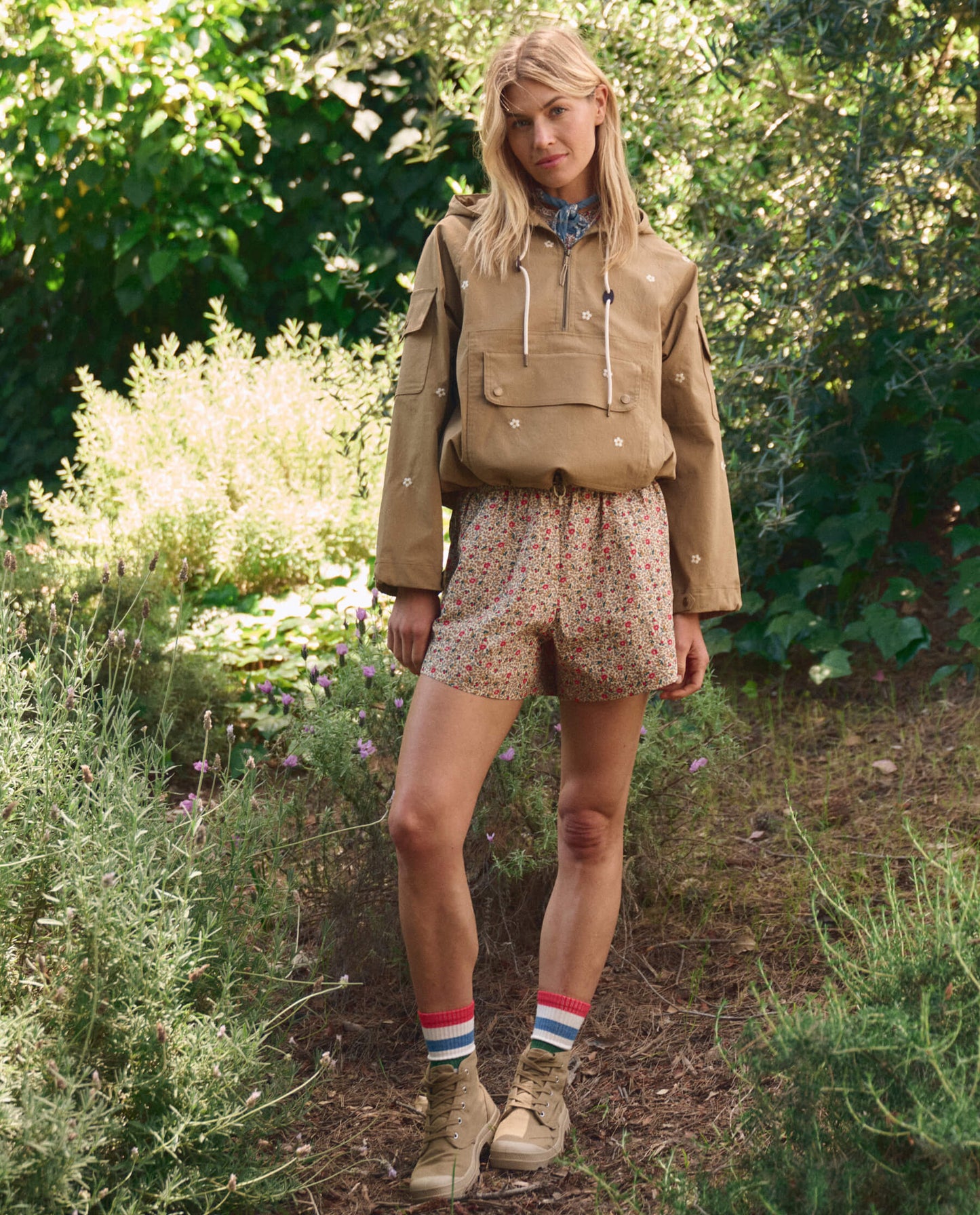 The Embroidered Cropped Trailhead Pullover. -- Khaki With Cream Daisies